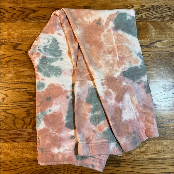 BRAND NEW Nike Women’s Tie-Dye Sweatpants Size Large - Picture 4 of 13